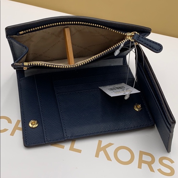 MICHAEL KORS JET SET TRAVEL MD CARRYALL W CRDCSE - Picture 12 of 16